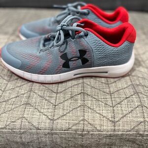 Under Armour Youth size 5 shoes . Worn once